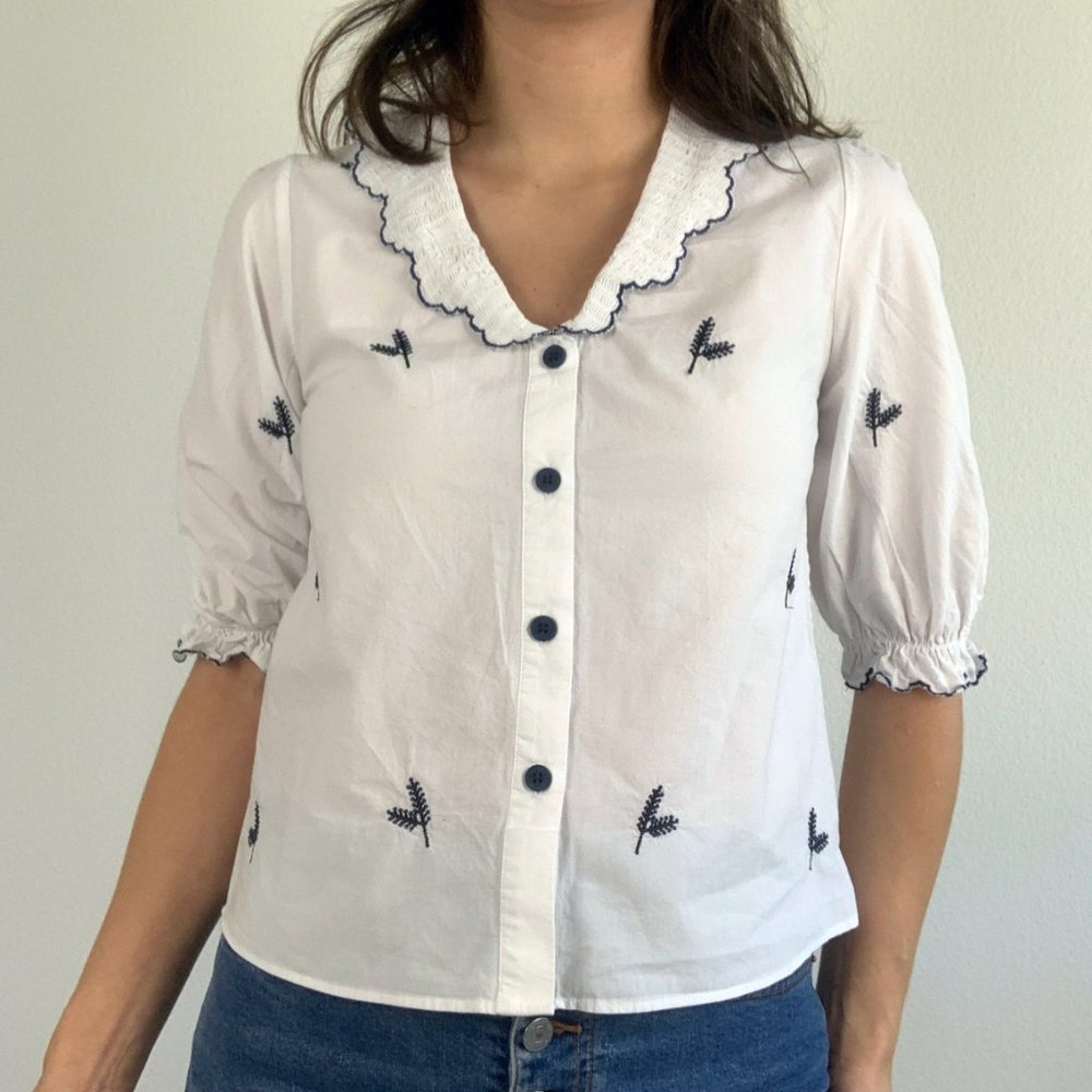Floral White and Blue Button Up Embroidered Top S - Picture 5 of 12